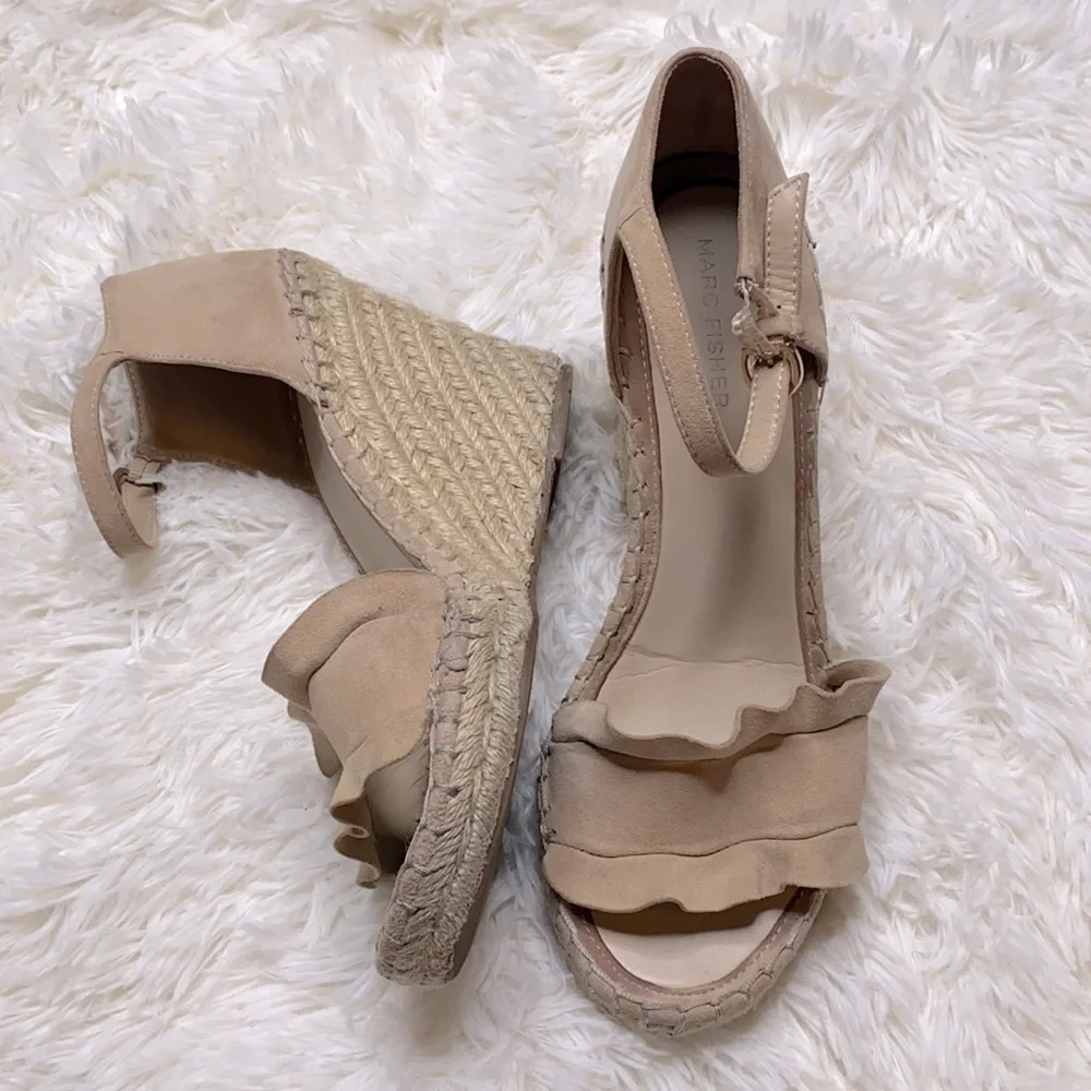 Marc Fisher Beige Ruffle Espadrille Wedge Sandals Size 8.5